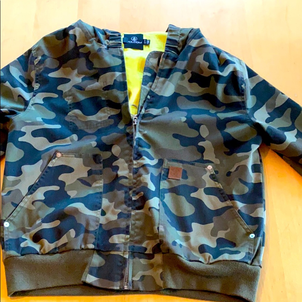 Volcom camo bomber